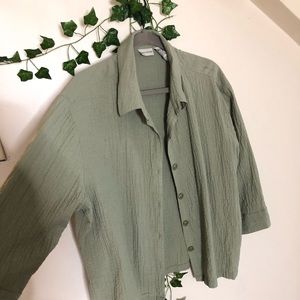 Green textured mid sleeve top